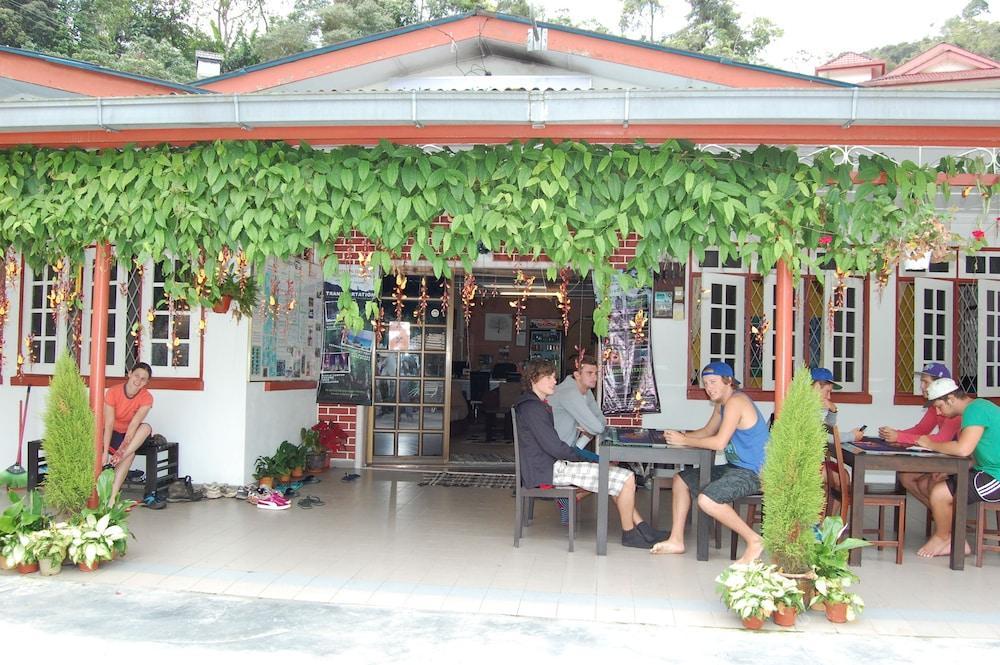 Rovers Inn Cameron Highlands Exterior photo