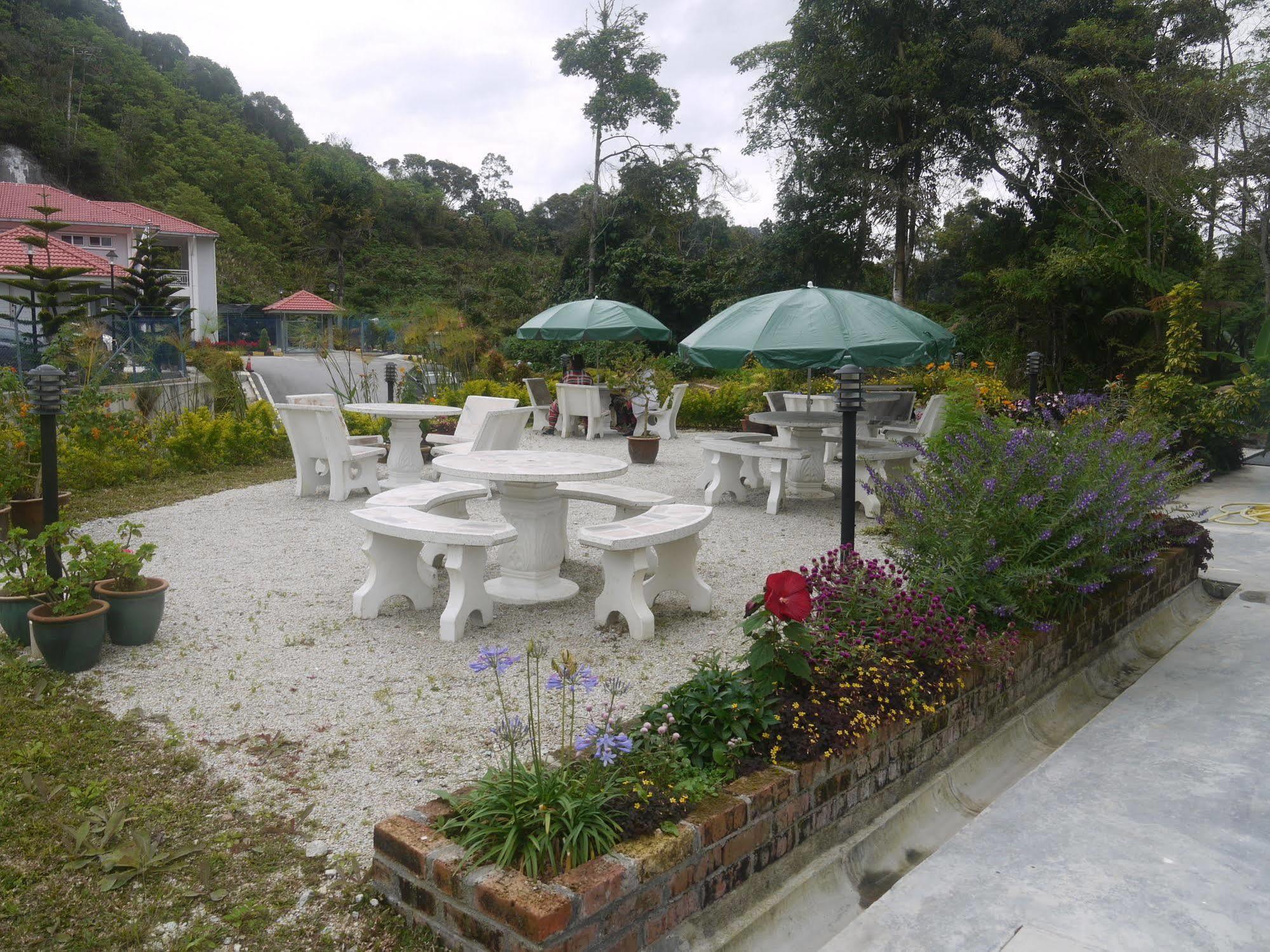 Rovers Inn Cameron Highlands Exterior photo